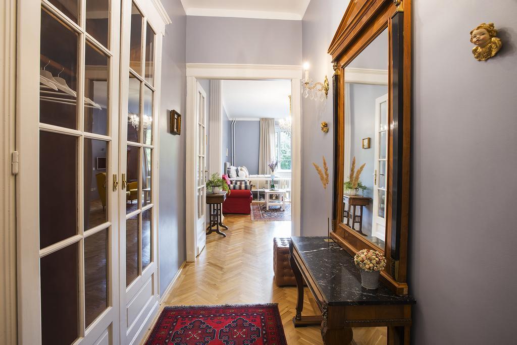 Engel Apartment *